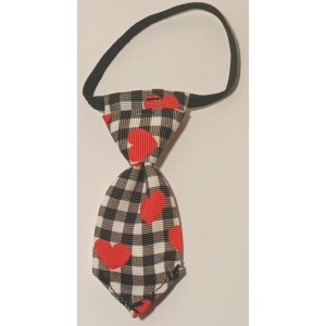 Cravates : très petite : carreauté noir/blanc avec coeur